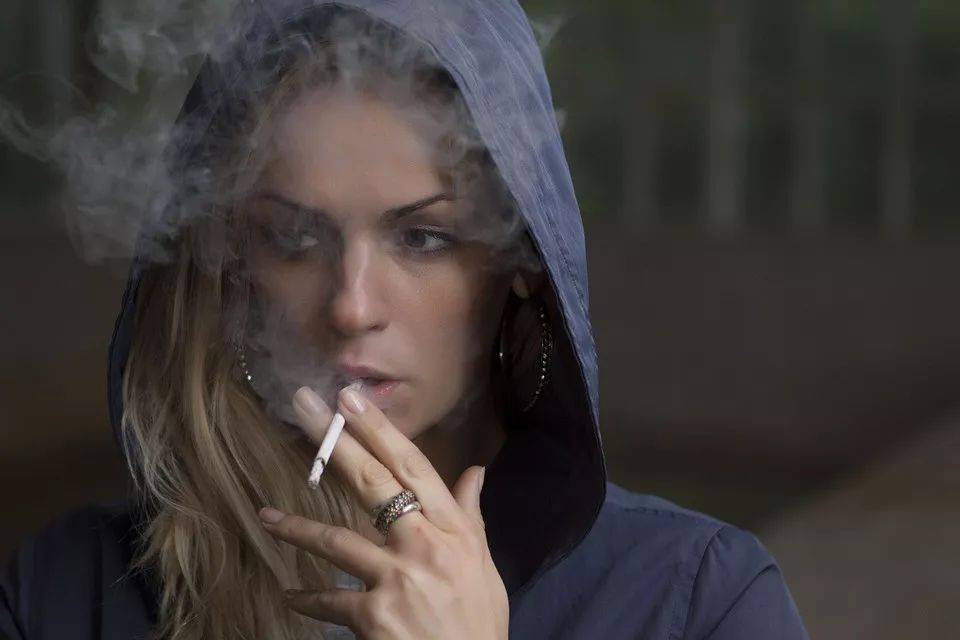 许多女性不吸烟，为什么还是会得肺癌？